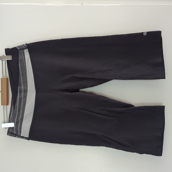 Lululemon. Grey cropped capris. - Picture 1 of 2